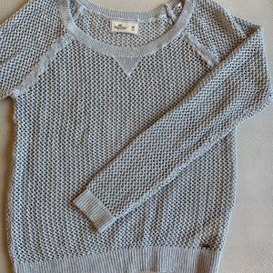 Hollistee size M silver top